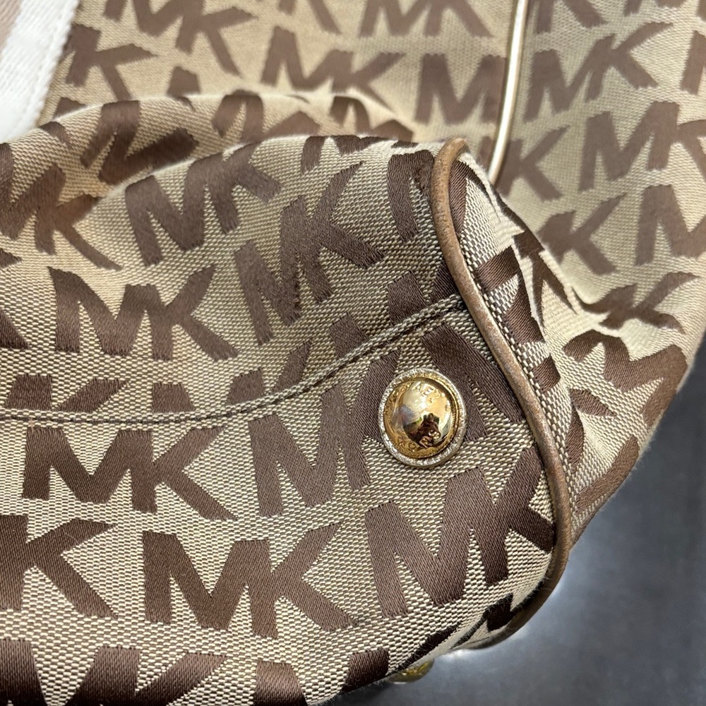Michael Kors Tan and Cream Logo Tote - Picture 16 of 17